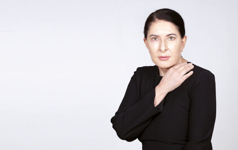 Porträtaufnahme der Künstlerin Marina Abramović